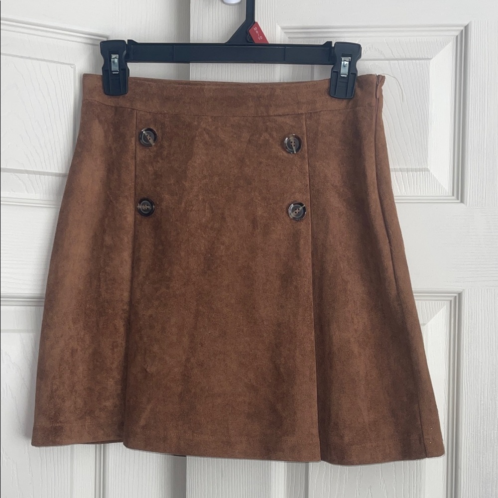 She + Sky Women's faux suede Skirt pleated front button detail mini.  #0081/A